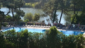 Piscine couverte, piscine extérieure (ouverte en saison)