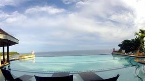 2 outdoor pools