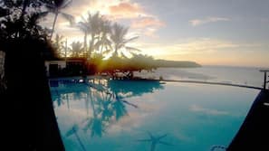 2 outdoor pools