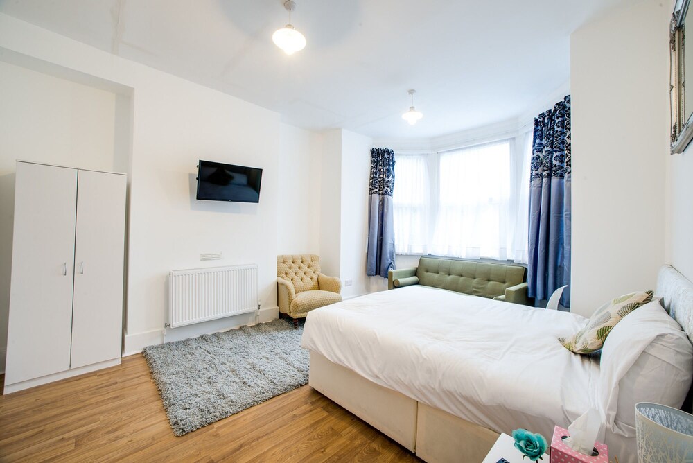 square lodge london london educate and motel