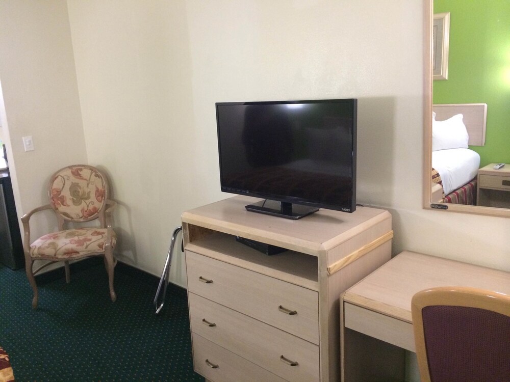 California Inn & Suites Adelanto US 395 in Adelanto Best Rates