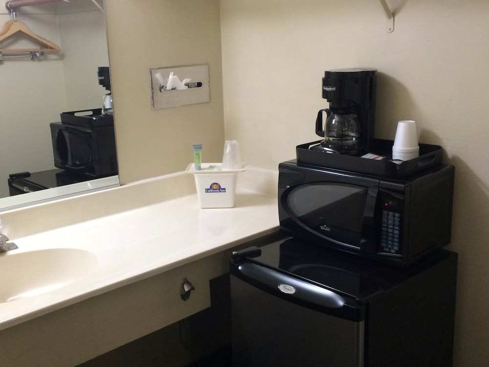 California Inn & Suites Adelanto US 395 in Adelanto Best Rates