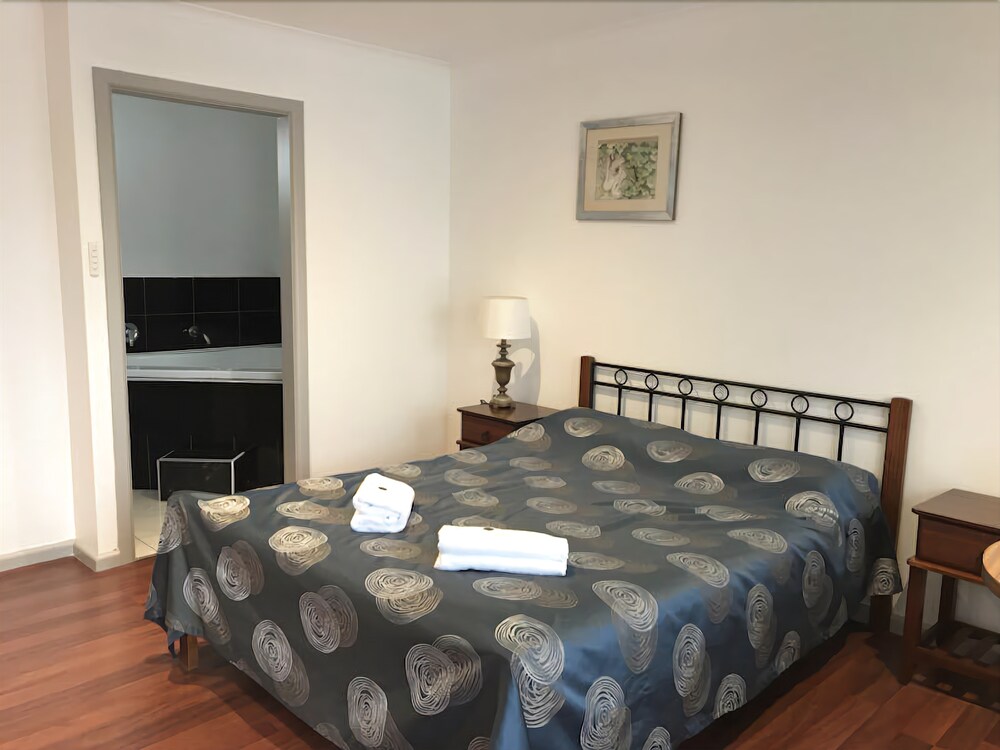 Beaconsfield Lodge Motel