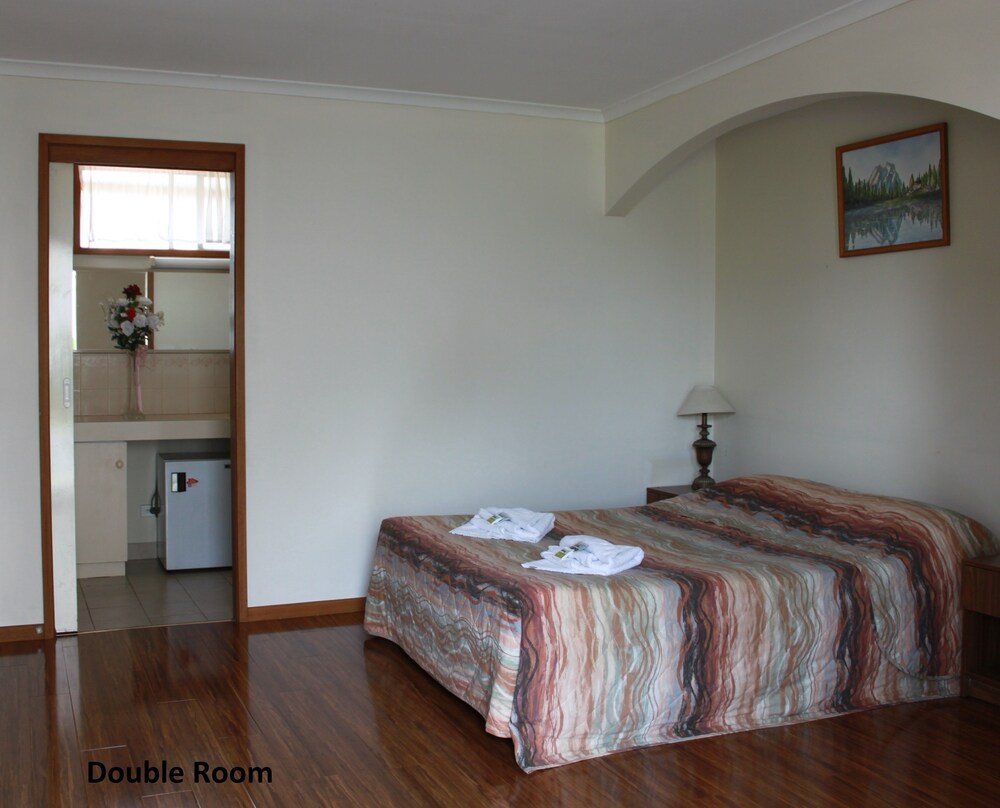 Beaconsfield Lodge Motel