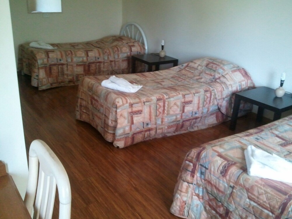 Beaconsfield Lodge Motel