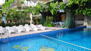 Outdoor pool, pool loungers