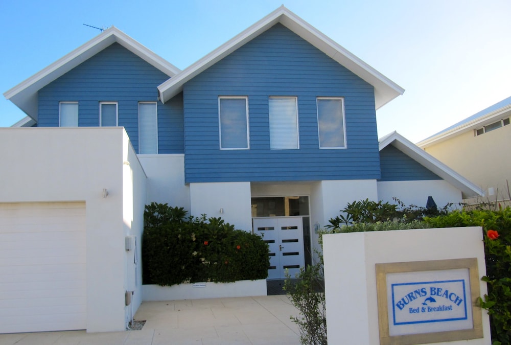 Burns Beach Bed & Shower