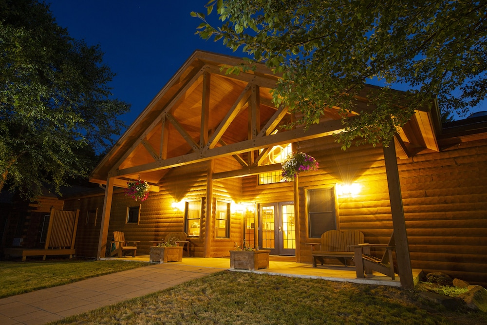 Rockwell Lake Lodge in Luther Best Rates & Deals on Orbitz