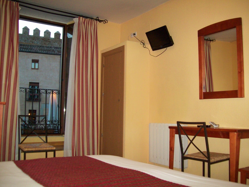 Imagen de Hotel - Restaurante Puerta del Alcázar (6 de 27)