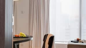 Frette Italian sheets, premium bedding, down duvet, free minibar
