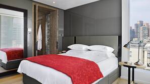 Frette Italian sheets, premium bedding, down duvet, free minibar