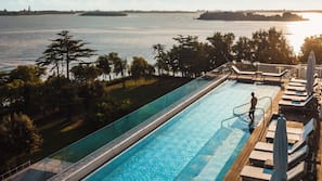 3 outdoor pools, open 9 AM to 8 PM, pool cabanas (surcharge)