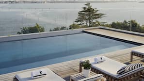 3 outdoor pools, open 9 AM to 8 PM, pool cabanas (surcharge)