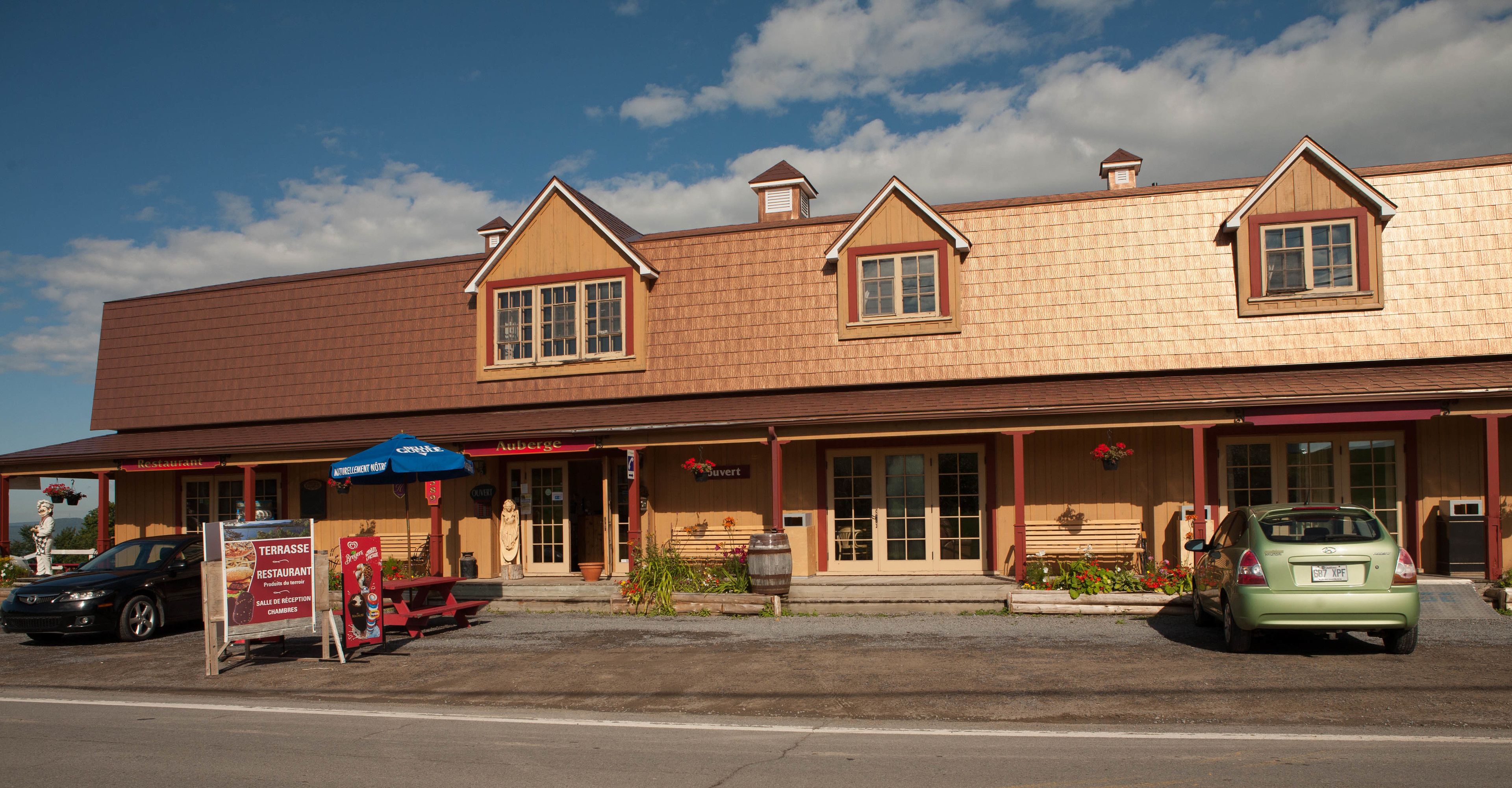 Auberge au Poste de Traite in Sainte-Famille, Canada