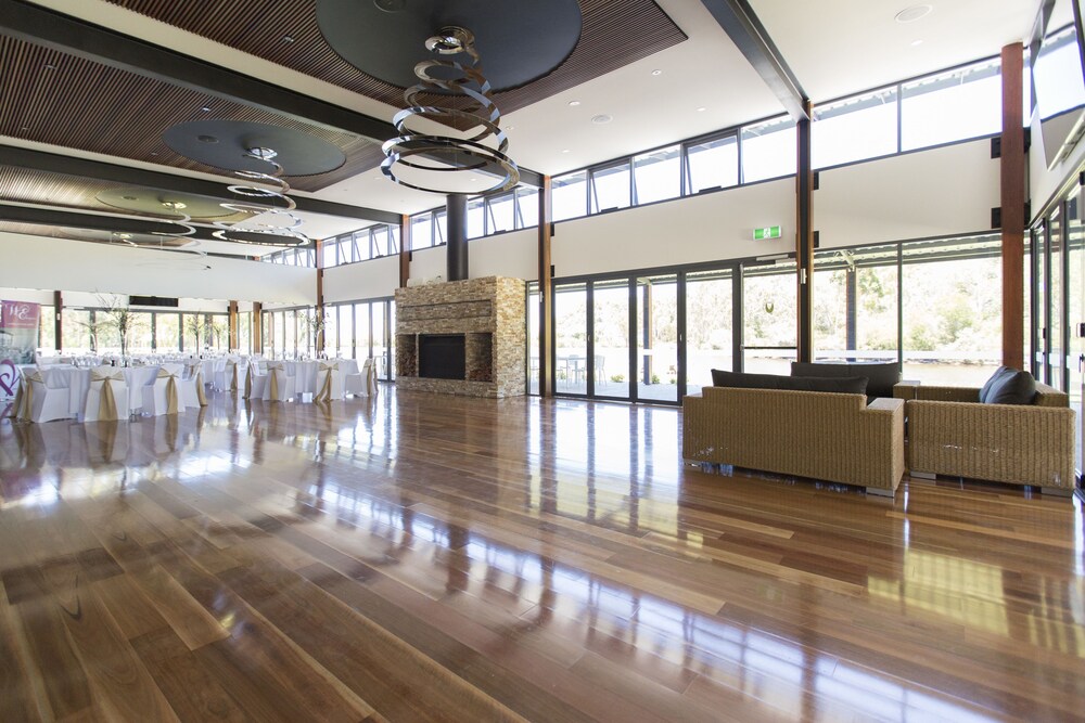 Eight Willows Retreat