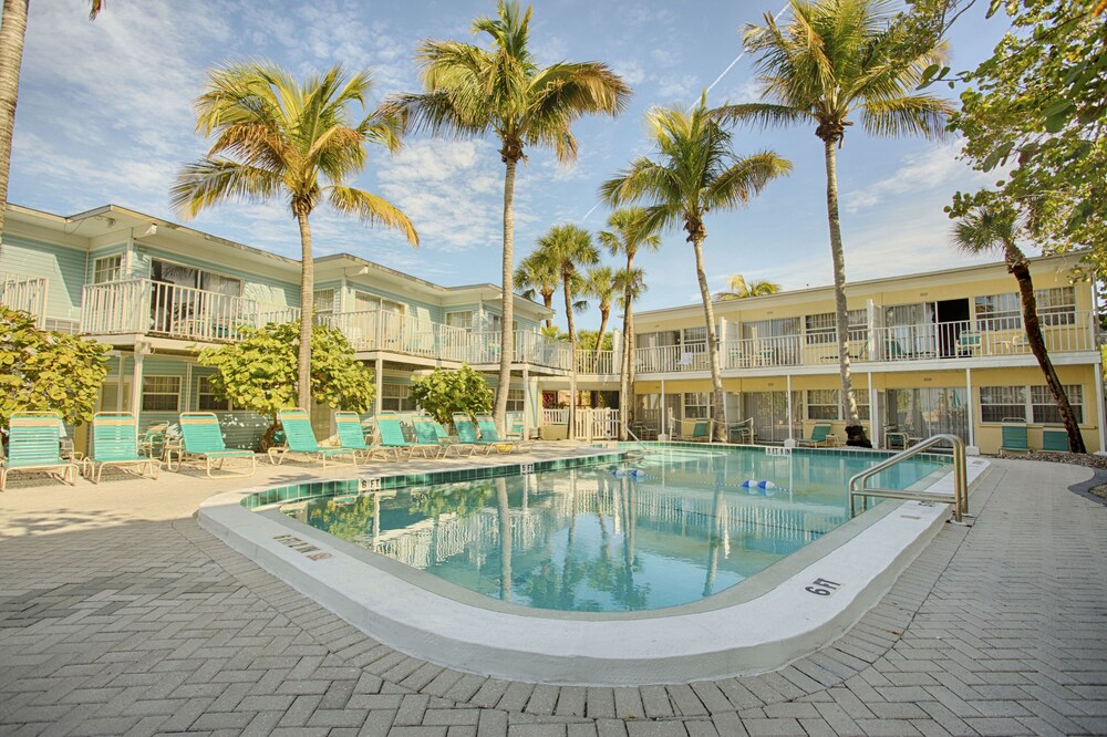 Coquina On The Beach 2018 Room Prices From 149 Deals Reviews Bbq Picnic Area Hotel Front