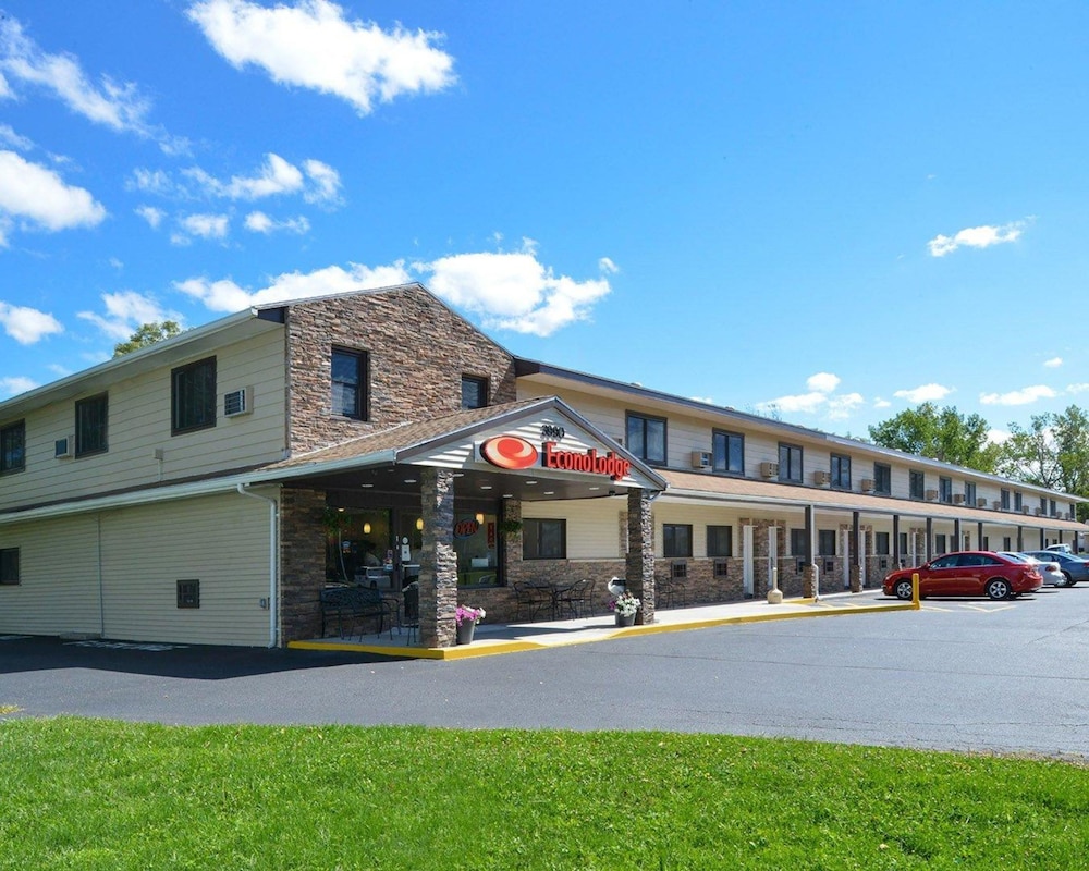 Exterior, Econo Lodge Rochester I-90 & I-390