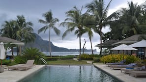 2 outdoor pools