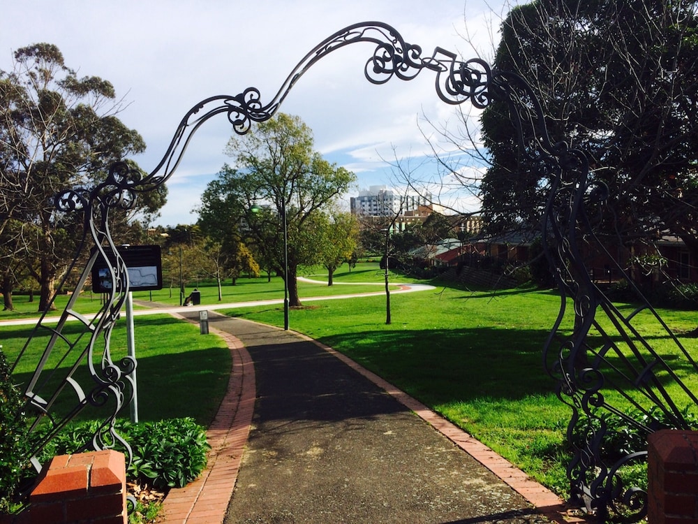 Australian Home Away @ Box Hill 2 Bedroom