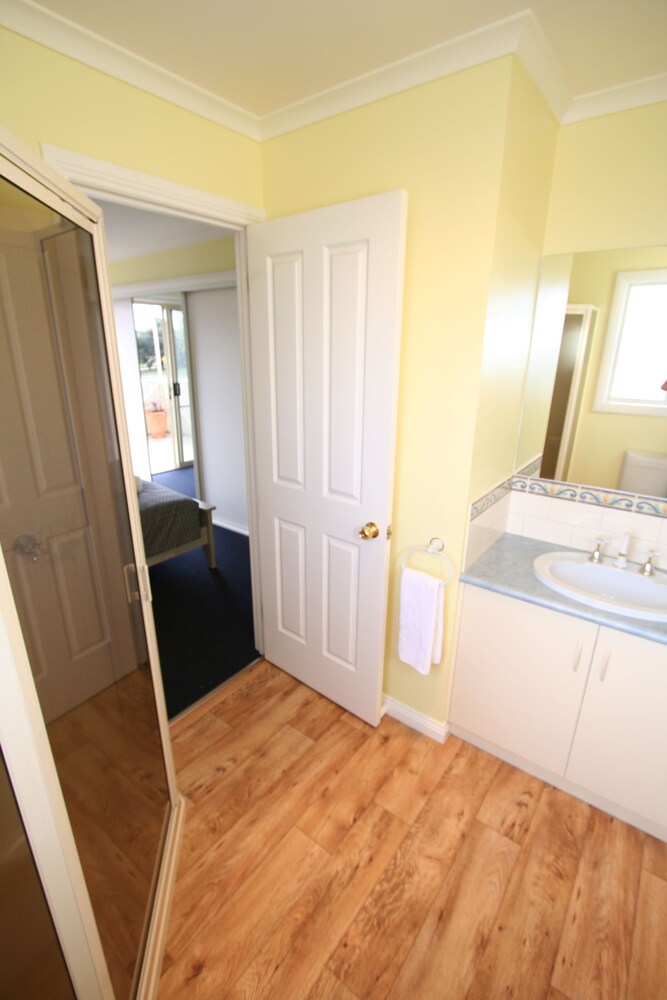Hamilton Townhouse Motel