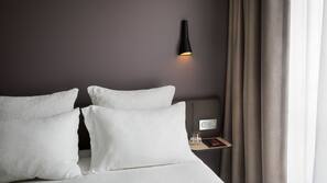 Premium bedding, in-room safe, desk, free WiFi