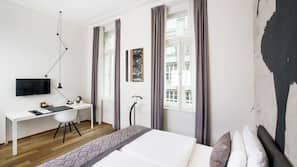 Hochwertige Bettwaren, Minibar, Zimmersafe, Schreibtisch