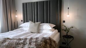 Free WiFi, linens