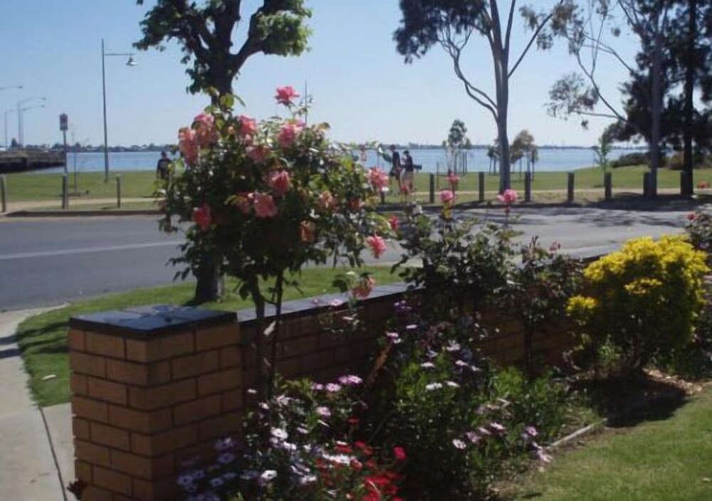 Lakeview Motel