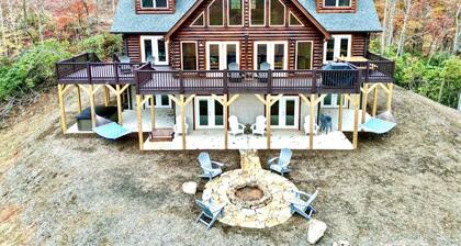 Laurel Creek Falls Brand New Large Log Home 7 Bed 6 Bath Views Hot Tub Game Room