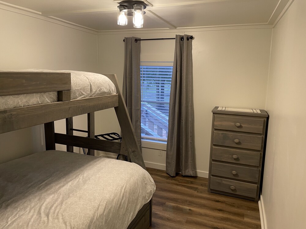 Charming 2bed/1bath minutes from Fort Polk with large yard Vernon