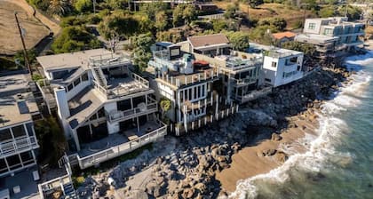 Coastline Villa In Malibu