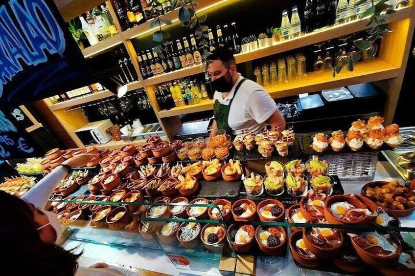 Bilbao Highlights Walking Tour with a Local Guide 3