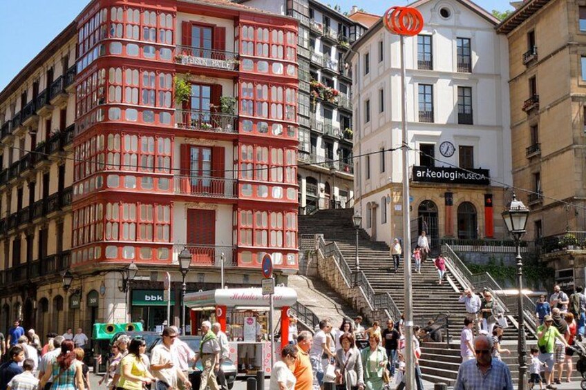 Bilbao Highlights Walking Tour with a Local Guide 2