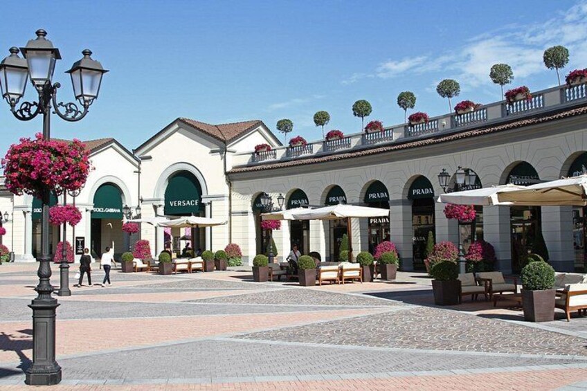 Serravalle Outlet shopping, private tour from Milan, by car. 4