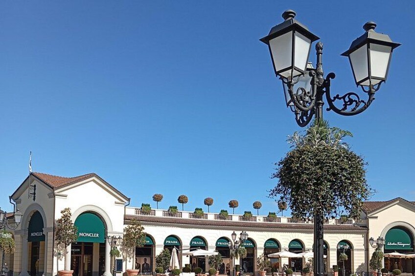 Serravalle Outlet shopping, private tour from Milan, by car. 4