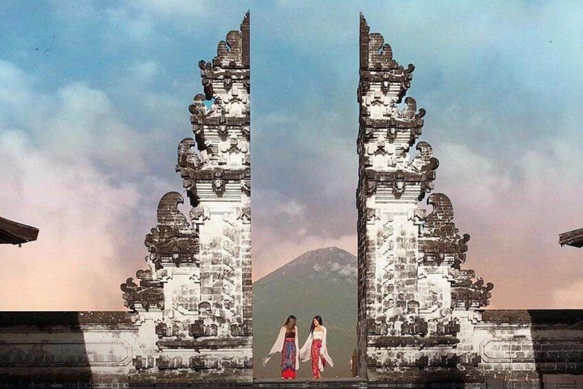 https://media-cdn.tripadvisor.cohttps://media-cdn.tripadvisor.com/media/attractions-splice-spp-720x480/0a/e8/0d/80.jpgm/media/attractions-splice-spp-720x480/0a/e8/0d/80.jpg 1