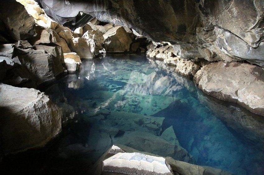 Grjótagjá cave 5