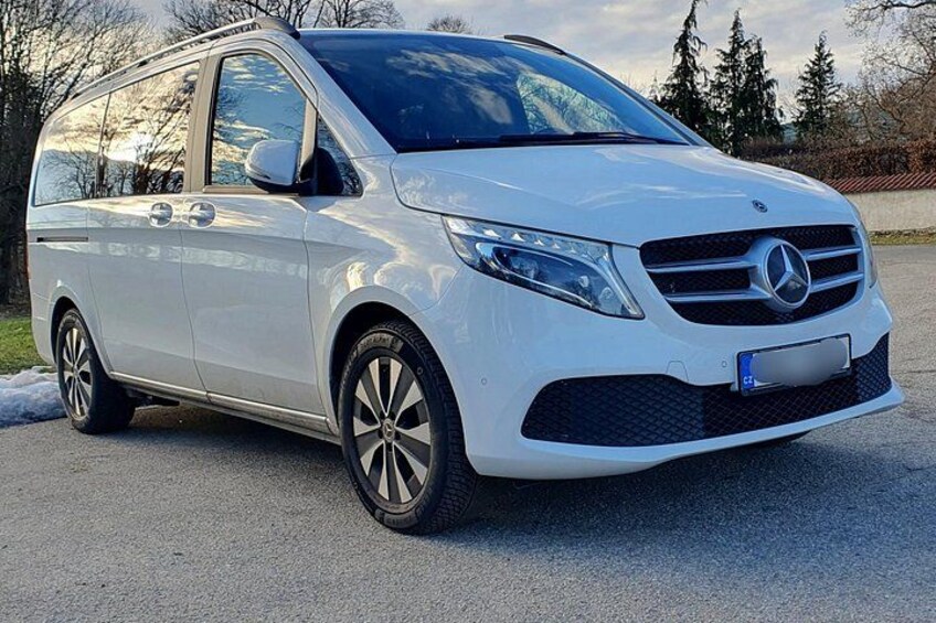 Luxury private car for the scenic countryside drive 2