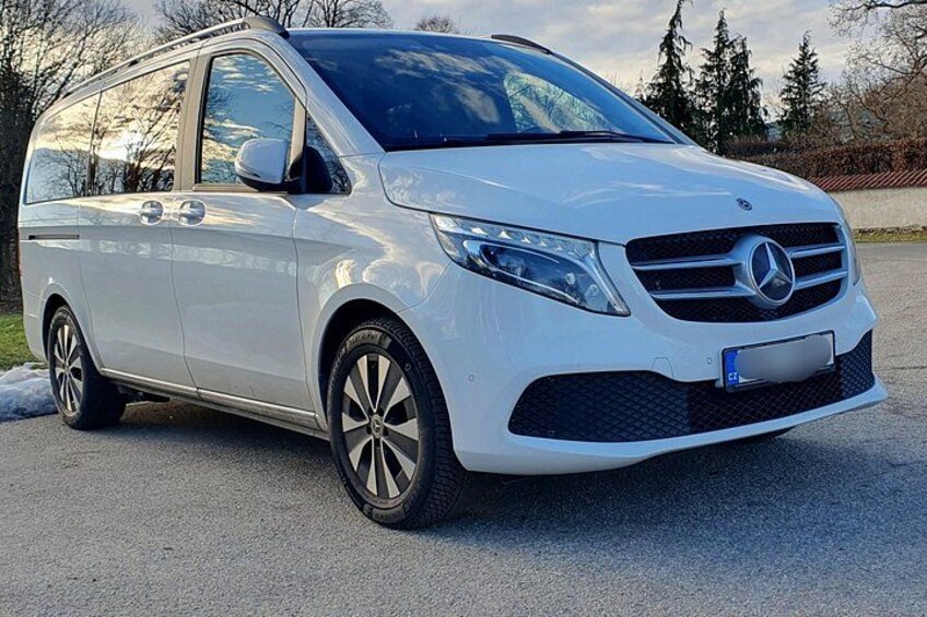 Luxury private car for the scenic countryside drive 2