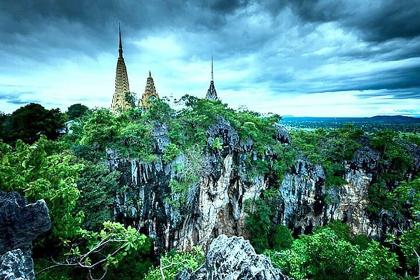 Phnom Sampov tower 2
