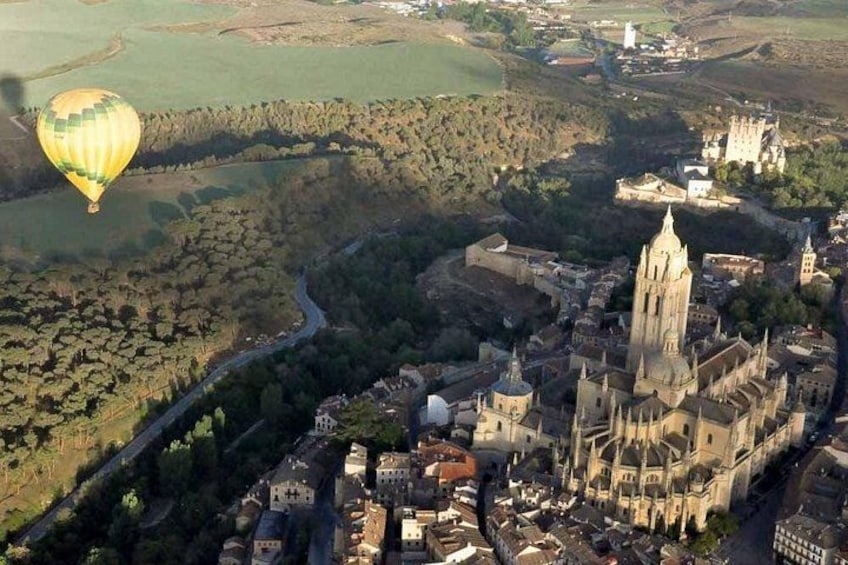 Enjoy Segovia and the medieval city with views like no other tour 3