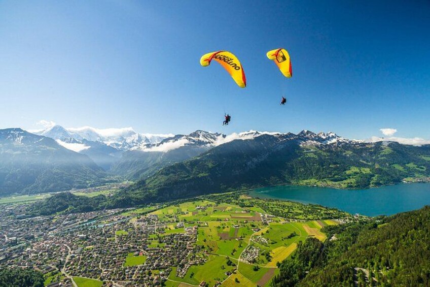 Fly high above the Jungfrauregion with its beautiful mountains and lakes 3