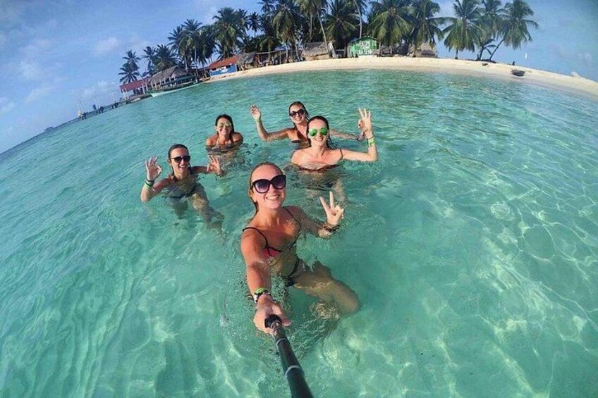 Enjoying San Blas with friends 5