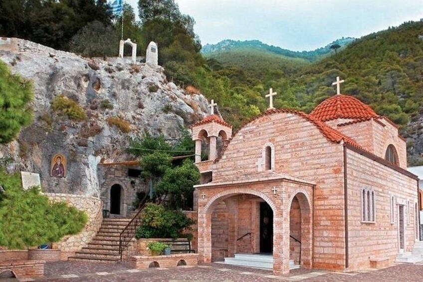 Explore Loutraki & Lake Vouliagmeni: Nature and Relaxation 3