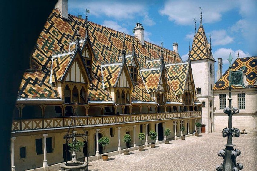Small-Group Full-Day Tour of Côte de Nuits, Côte de Beaune Vineyards and Beaune Historical District 1