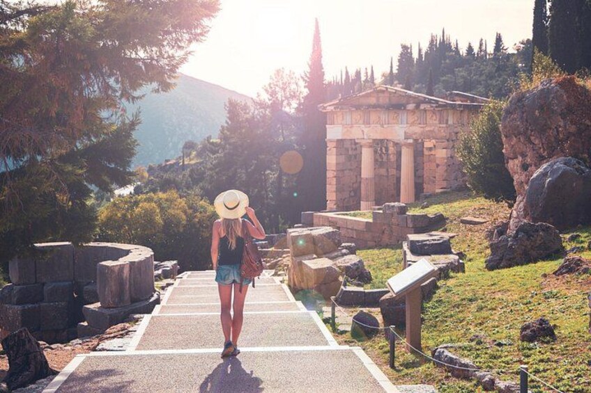 One of our travellers looking at the Temple of Apollo in Delphi archaelogical site 5