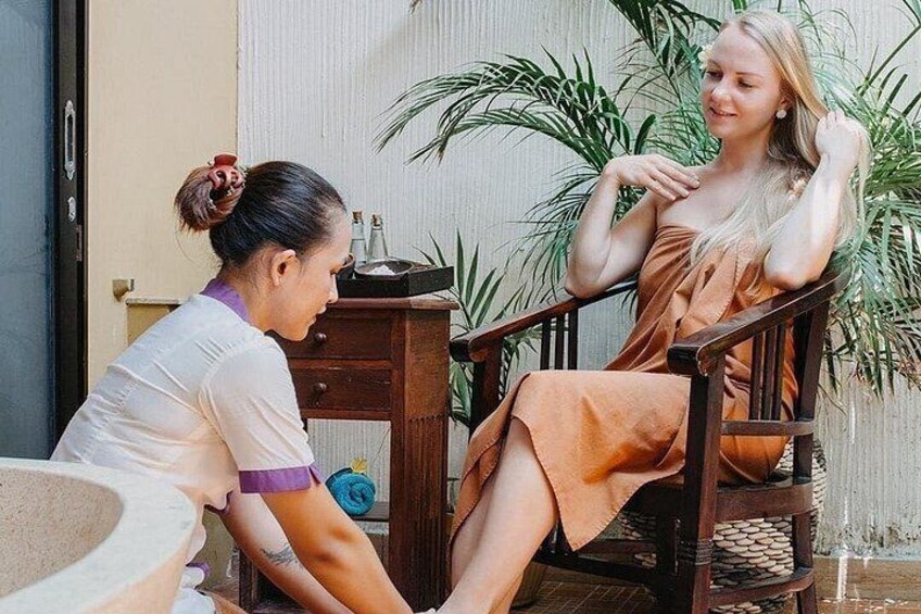 Bali Luxury Spa package Massage flower Bath 3