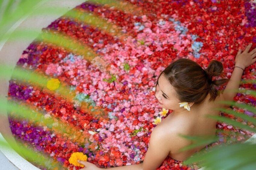 Bali Luxury Spa package Massage flower Bath 5