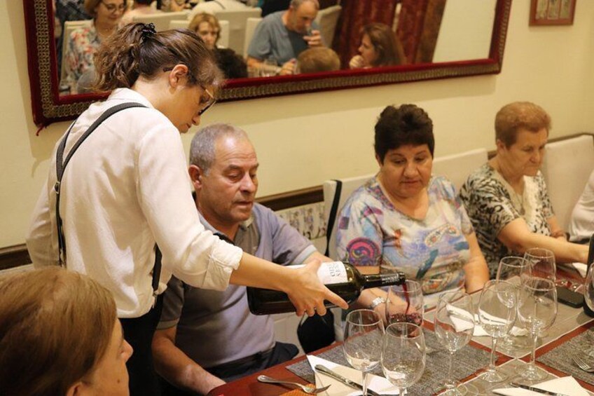 Discover the Spanish Wine with our guides 2