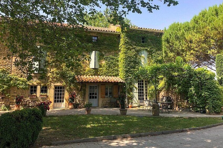Two intensive days visiting the most famous vineyards of the Châteauneuf-du-Pape & Rhône valley appellation with lunch at two local restaurants with wine paring. 5